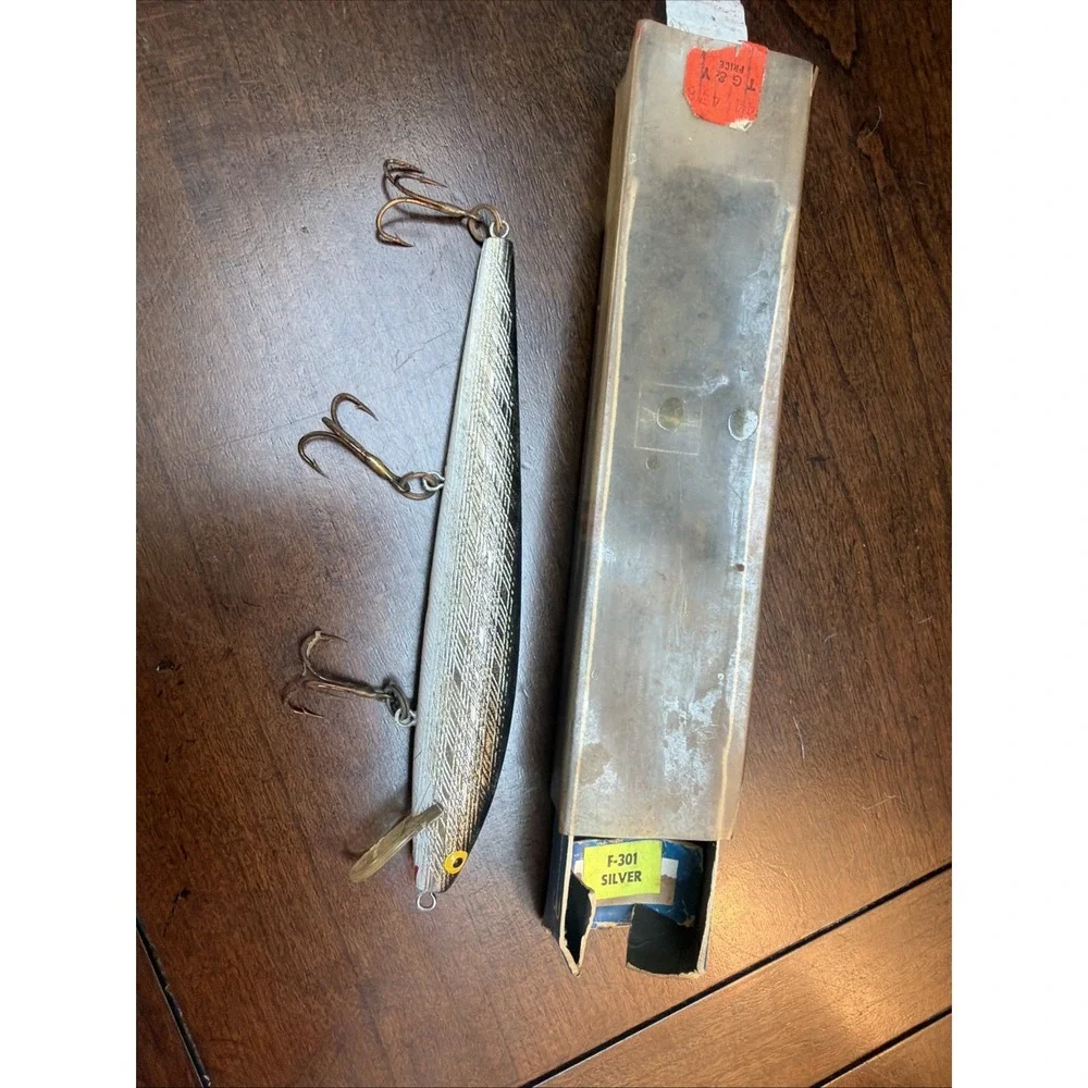 vintage rebel fishing lure In Original Box 6